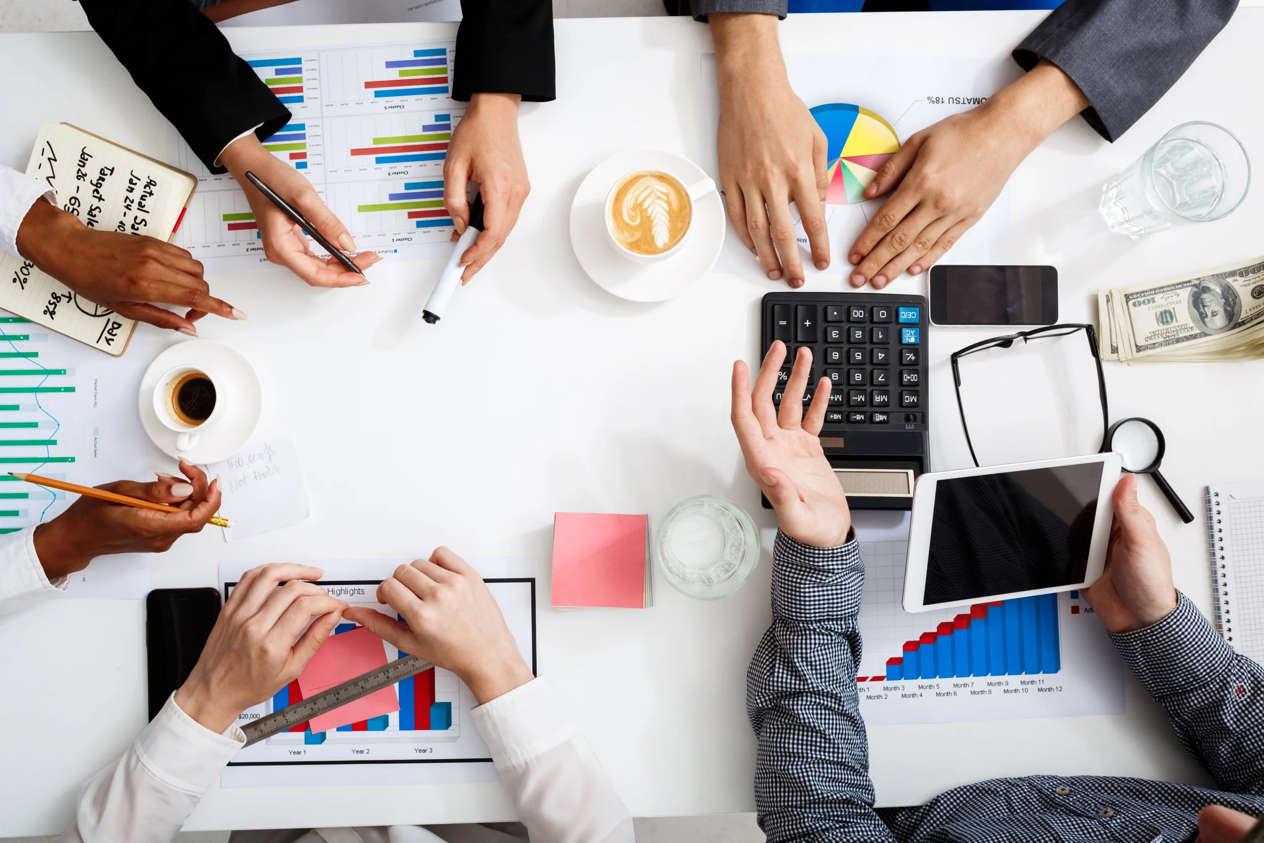groupe travaillant sur les differntes formes d'externalisations RH