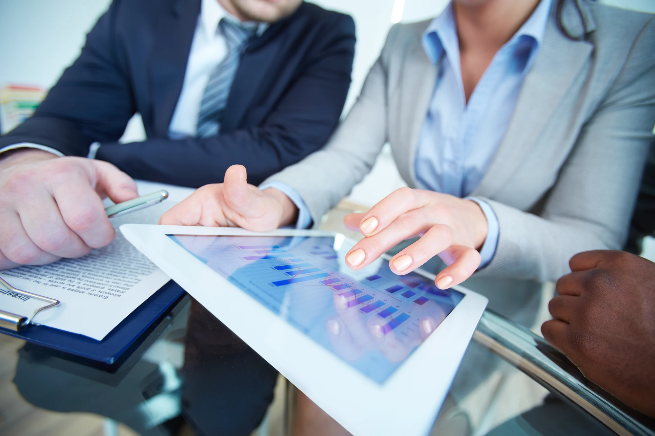 équipe améliorant la gestion commerciale d'une autre entreprise